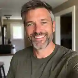 Portrait of Daniel Harper, a player from Tauranga, New Zealand, sharing his experience with Clubhouse Casino NZ and responsible online casino play.